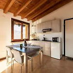 Charming House In + Pool Ferienhaus *