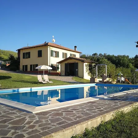 Charming House In + Pool Hébergement de vacances *